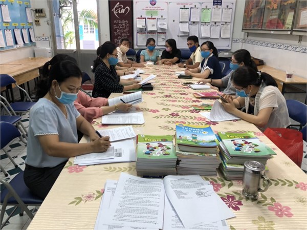 Họp HĐ lựa chọn sách giáo khoa Lớp 1-CTGDPT2018